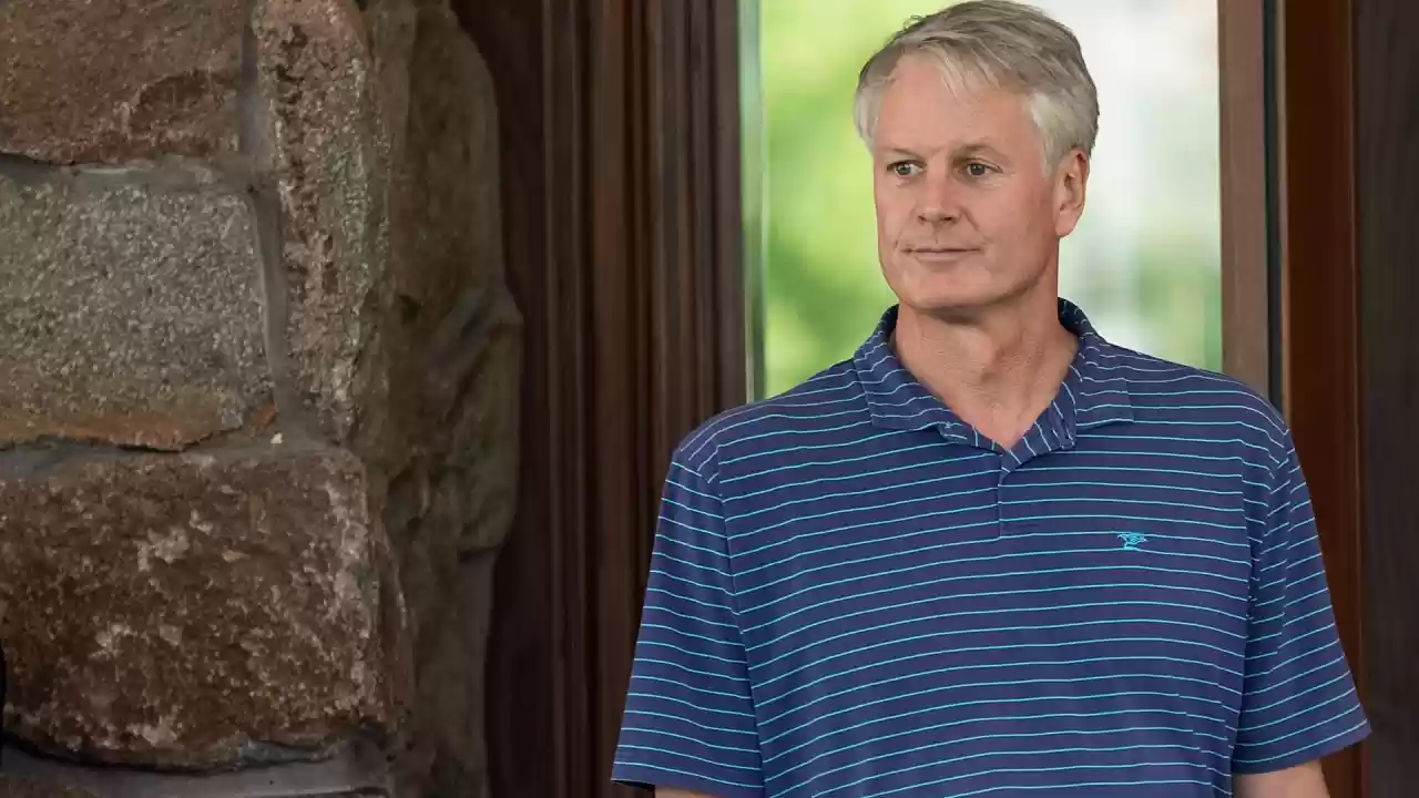 Nike CEO John Donahoe Faces Criticism as Company's Stock Plummets